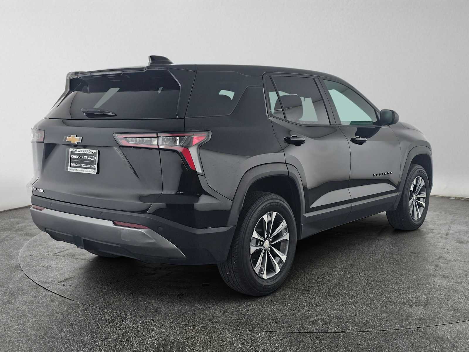 Used 2026 Chevrolet Equinox LT FWD image 3