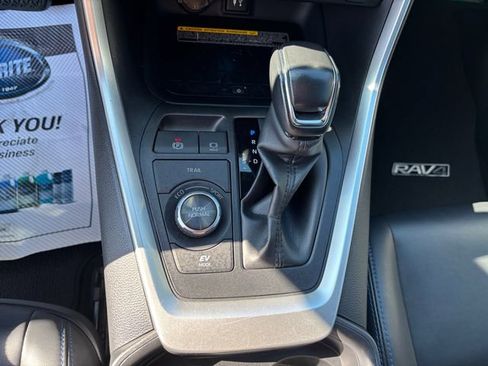 Used 2019 Toyota RAV4 XSE AWD/4WD image 18