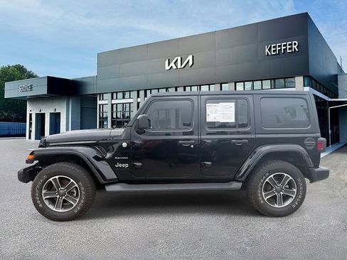 Used 2023 Jeep Wrangler Unlimited Sahara AWD/4WD image 5