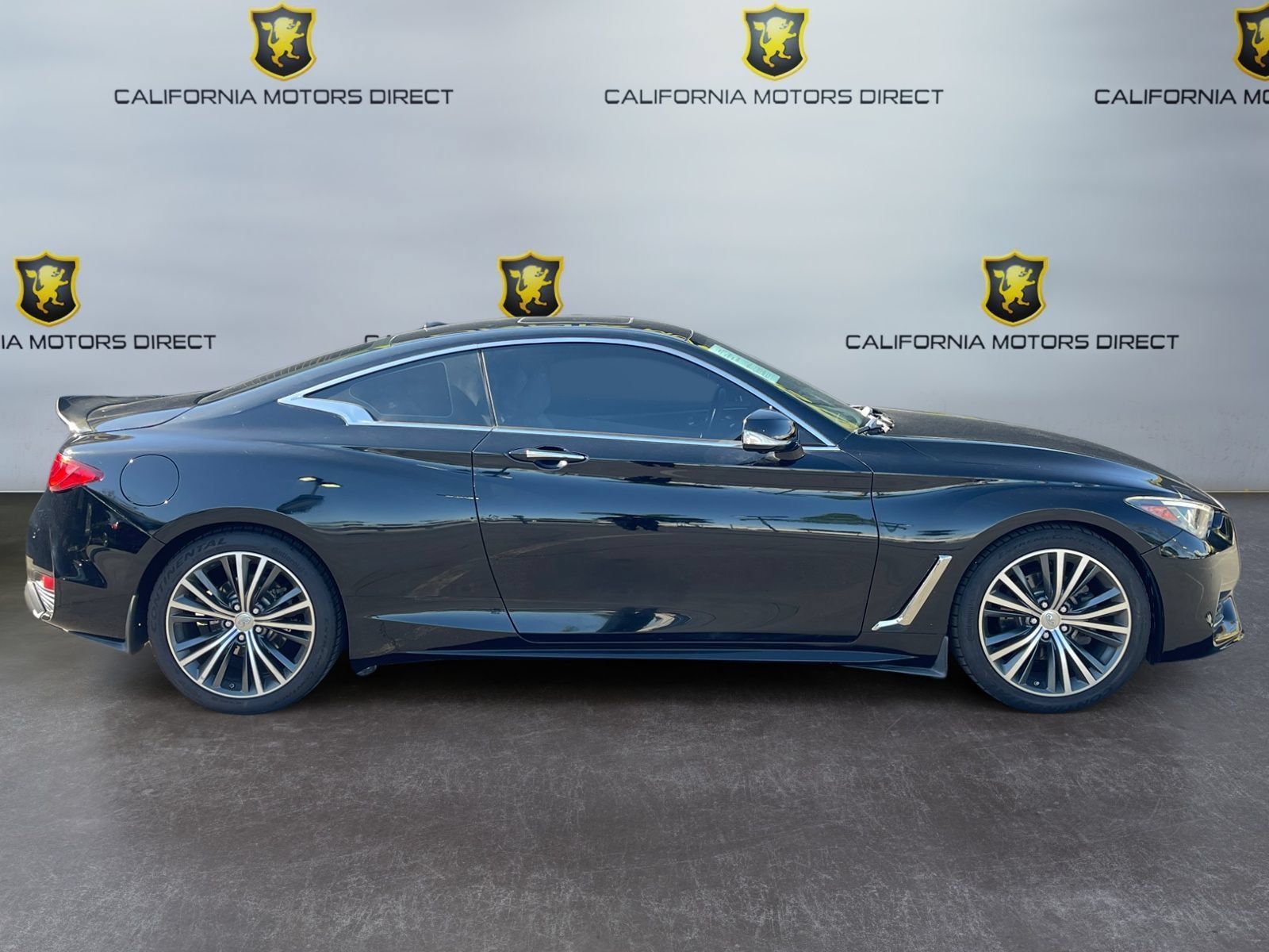 Used 2017 INFINITI Q60 3.0t w/ Premium Plus Package 3.0T RWD image 6