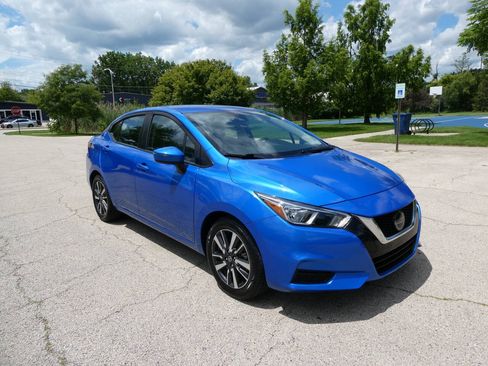 Used 2021 Nissan Versa SV FWD image 3