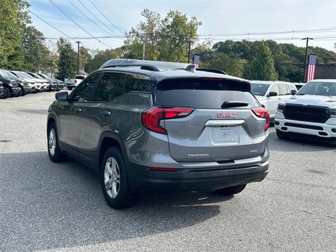 Used 2021 GMC Terrain SLE w/ Driver Convenience Package image 5