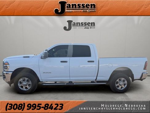 Used 2026 RAM 2500 Big Horn AWD/4WD image 1