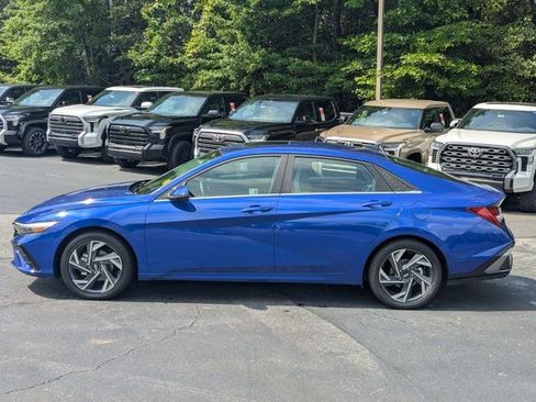 Used 2024 Hyundai Elantra Limited FWD image 4