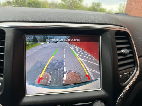 Used 2017 Jeep Grand Cherokee Altitude AWD/4WD image 29