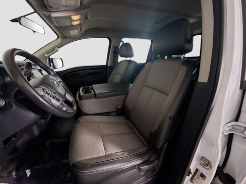 Used 2019 Nissan Titan S w/ S Utility Package image 22