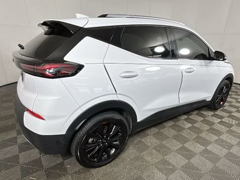 Used 2023 Chevrolet Bolt EUV LT w/ Redline Edition FWD image 3