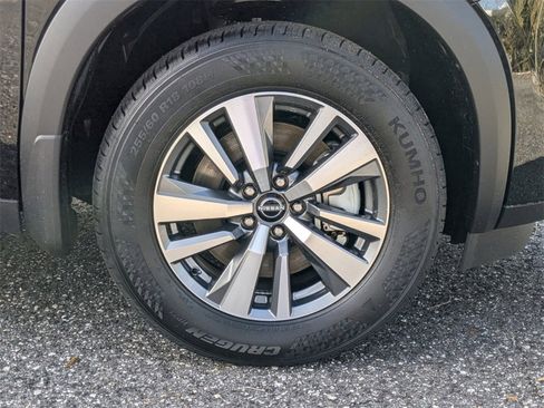 New 2025 Nissan Pathfinder SL w/ Black Appearance Package image 12