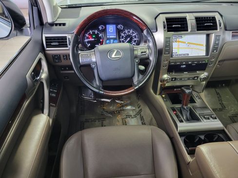 Used 2019 Lexus GX 460 image 14