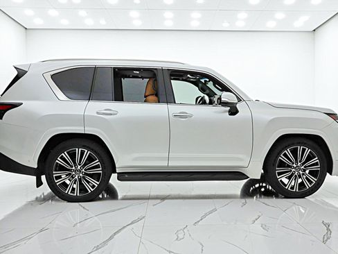Used 2025 Lexus LX 700h Luxury AWD/4WD image 15