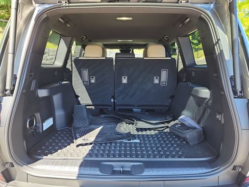 Used 2025 Lexus GX 550 AWD/4WD image 13