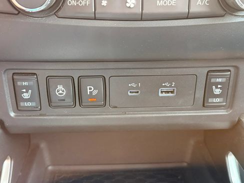 Used 2022 Nissan Frontier SV AWD/4WD image 25
