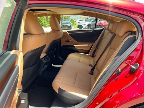 Certified 2025 Lexus ES 300h w/ Technology Package FWD image 19