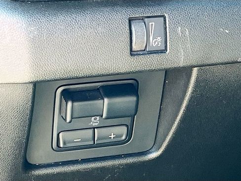 Used 2023 GMC Canyon AT4 w/ AT4 Premium Package image 10