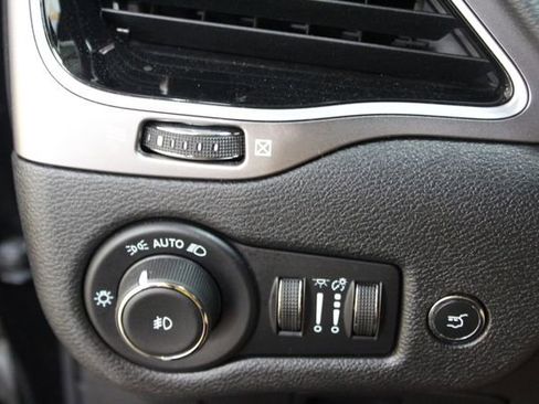 Used 2021 Jeep Cherokee Limited w/ Elite Package AWD/4WD image 15