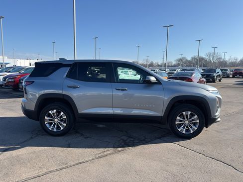 Used 2025 Chevrolet Equinox LT image 4