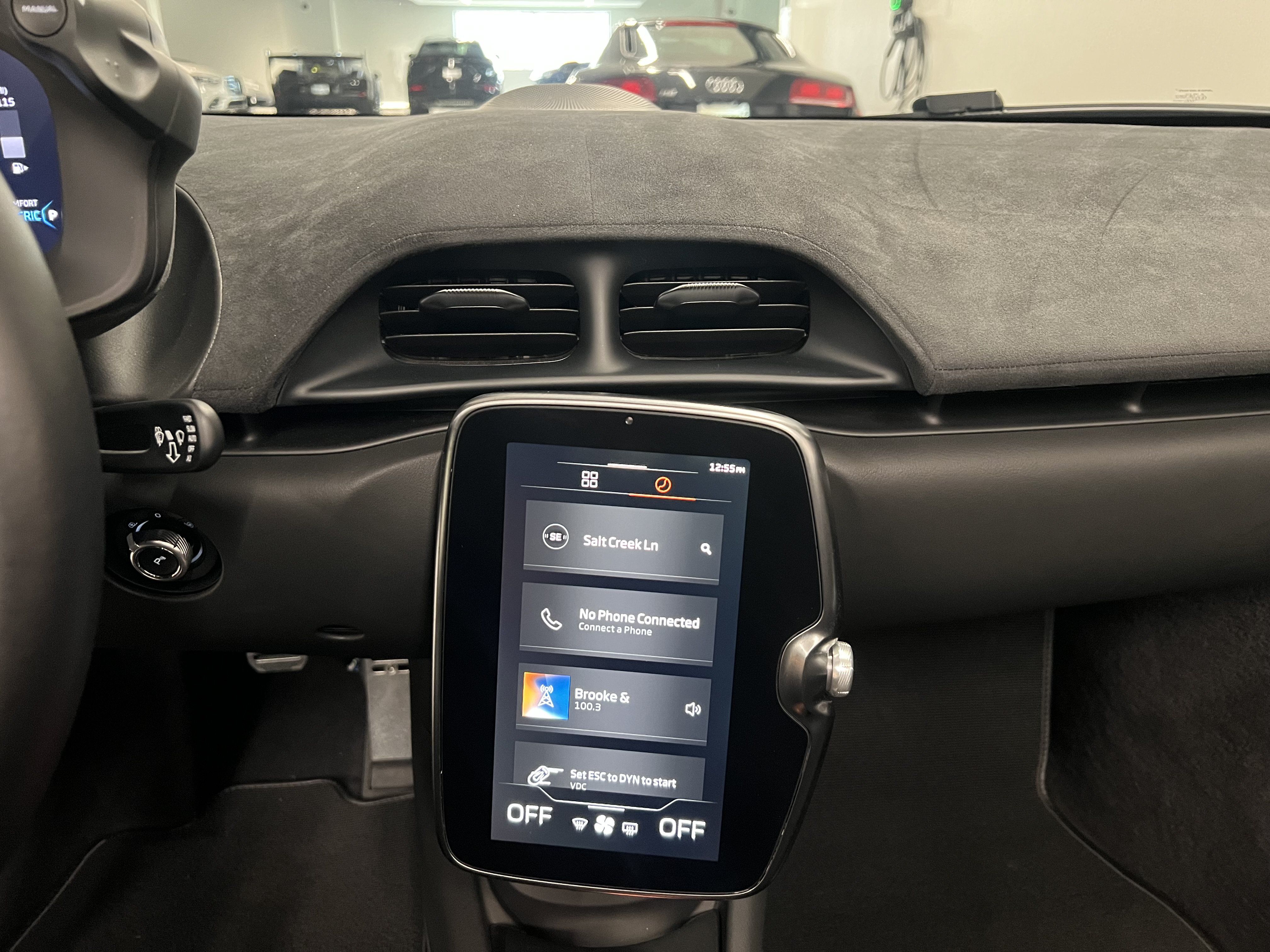 Used 2025 McLaren Artura Spider RWD image 22