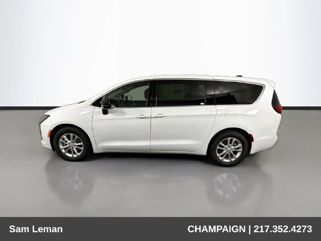 New 2027 Chrysler Pacifica Select FWD image 4