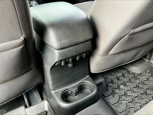 Used 2017 Jeep Wrangler Unlimited Sahara image 11