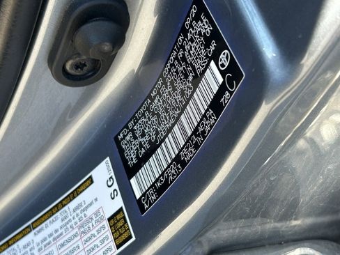 Used 2021 Toyota Corolla LE image 9