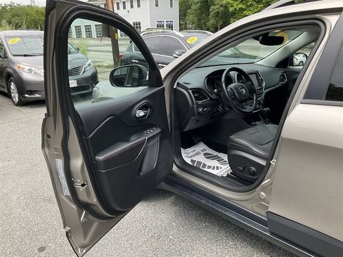 Used 2021 Jeep Cherokee Trailhawk w/ Premium Leather Package AWD/4WD image 20