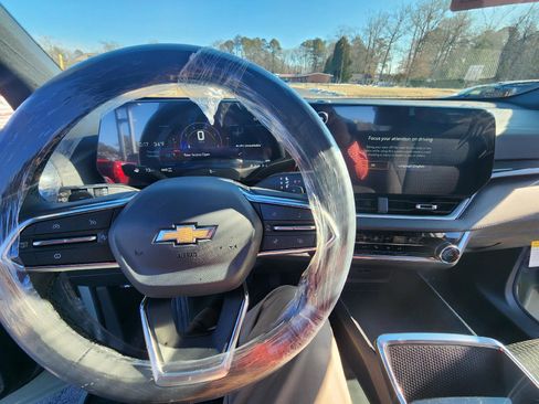 New 2026 Chevrolet Equinox LT image 9