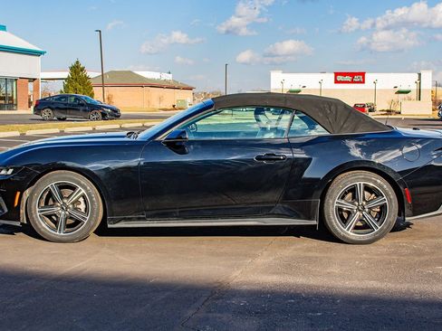 Used 2024 Ford Mustang Premium image 5