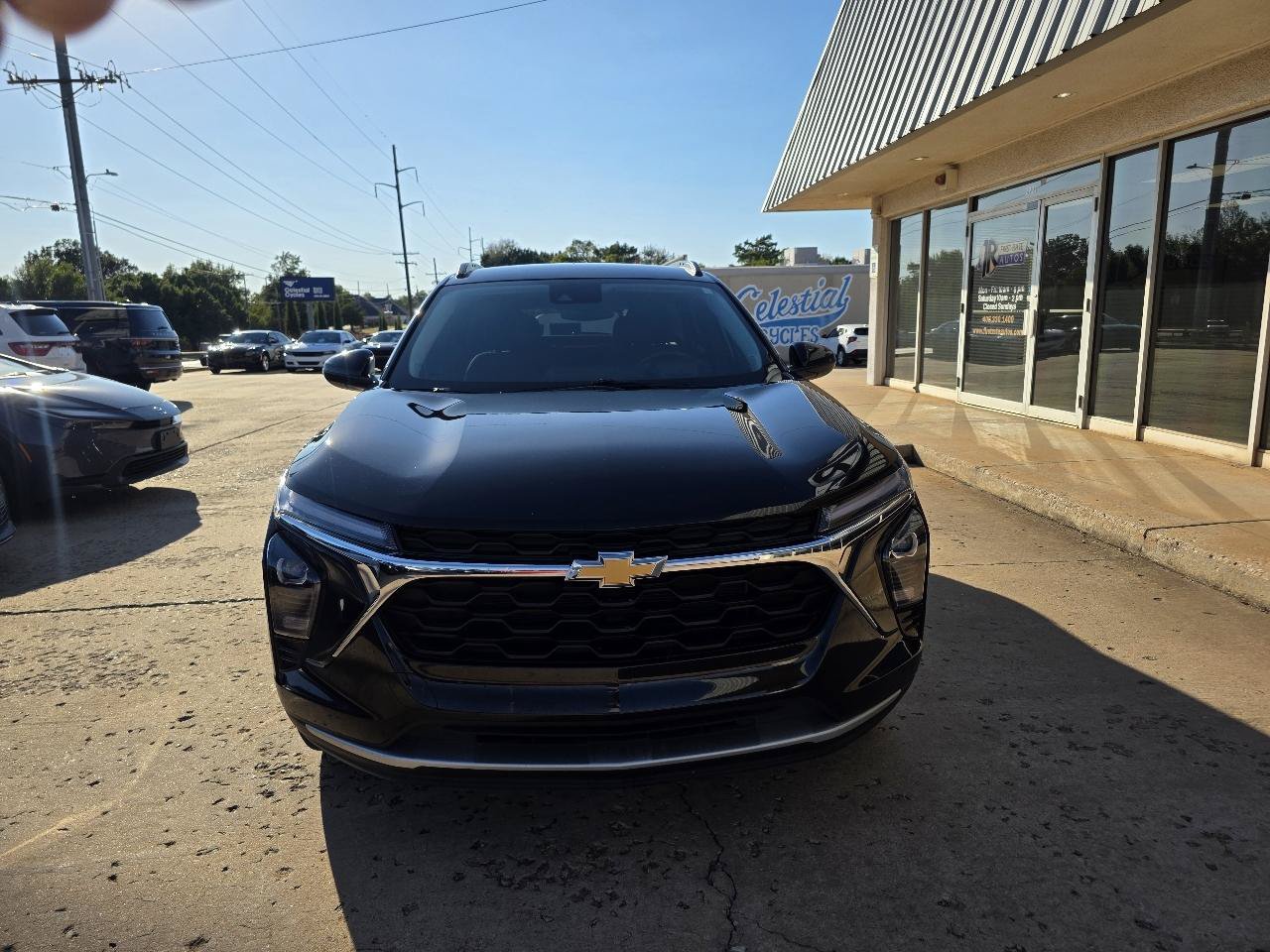 Used 2025 Chevrolet Trax LT w/ Driver Confidence Package FWD image 2