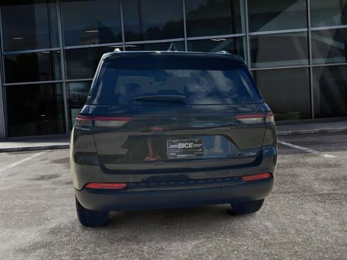 New 2025 Jeep Grand Cherokee Altitude image 6