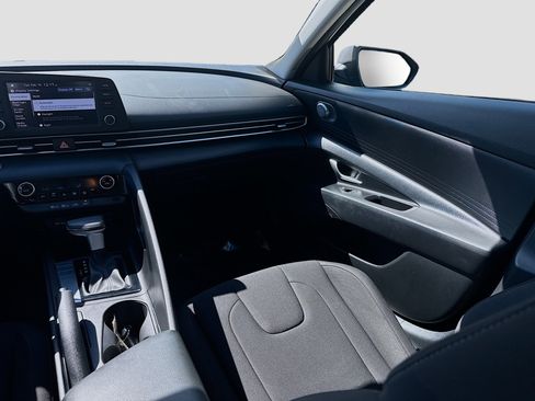 Used 2023 Hyundai Elantra SEL FWD image 19