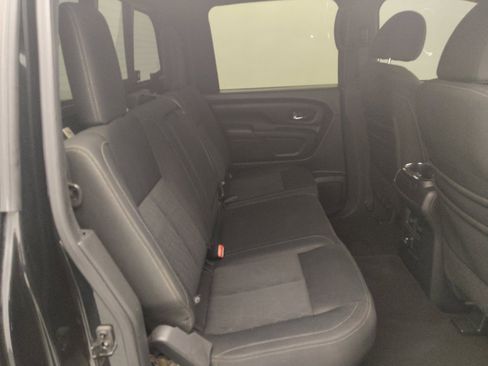 Used 2018 Nissan Titan SV w/ SV Convenience Package image 19