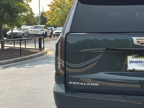 Used 2026 Cadillac Escalade V AWD/4WD image 21