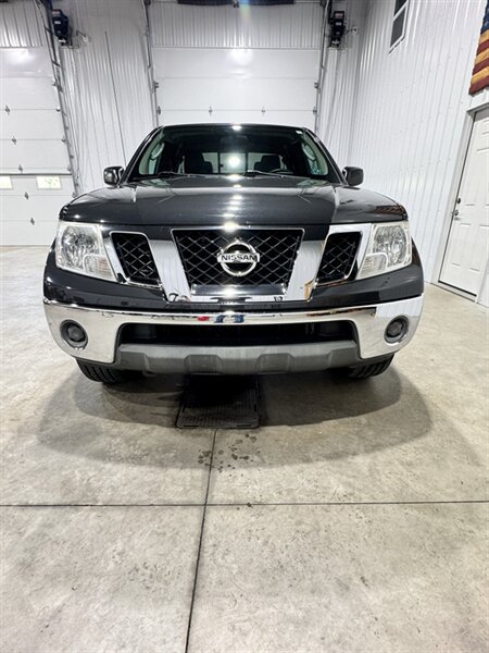 Used 2010 Nissan Frontier SE w/ SE Value Truck Pkg AWD/4WD image 3