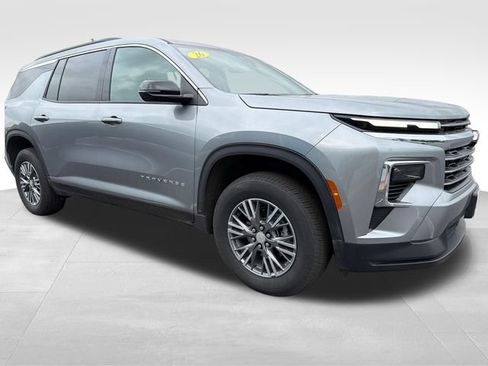 Used 2026 Chevrolet Traverse LT AWD/4WD image 9