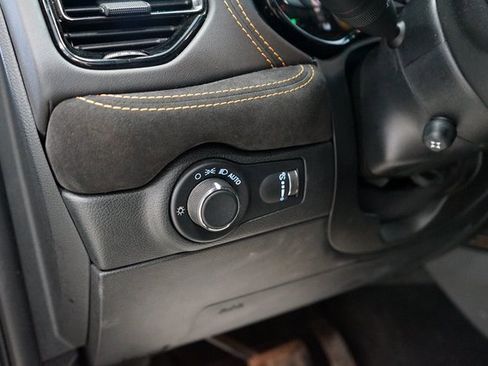 Used 2023 Dodge Durango R/T w/ Hemi Orange Plus Package image 33