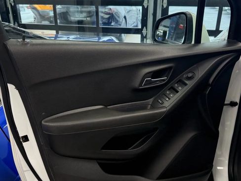 Used 2019 Chevrolet Trax LT w/ LT Convenience Package FWD image 15
