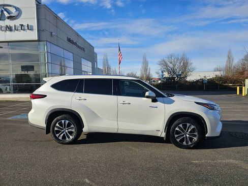 Used 2020 Toyota Highlander XLE image 8