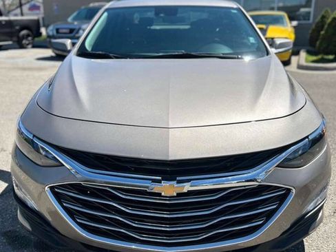 Used 2025 Chevrolet Malibu LT FWD image 2