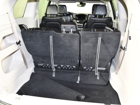 Used 2024 Chrysler Pacifica Touring-L FWD image 48