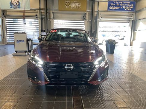 Used 2024 Nissan Altima 2.5 SV image 2