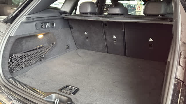 Used 2025 Mercedes-Benz GLC 300 4MATIC image 5