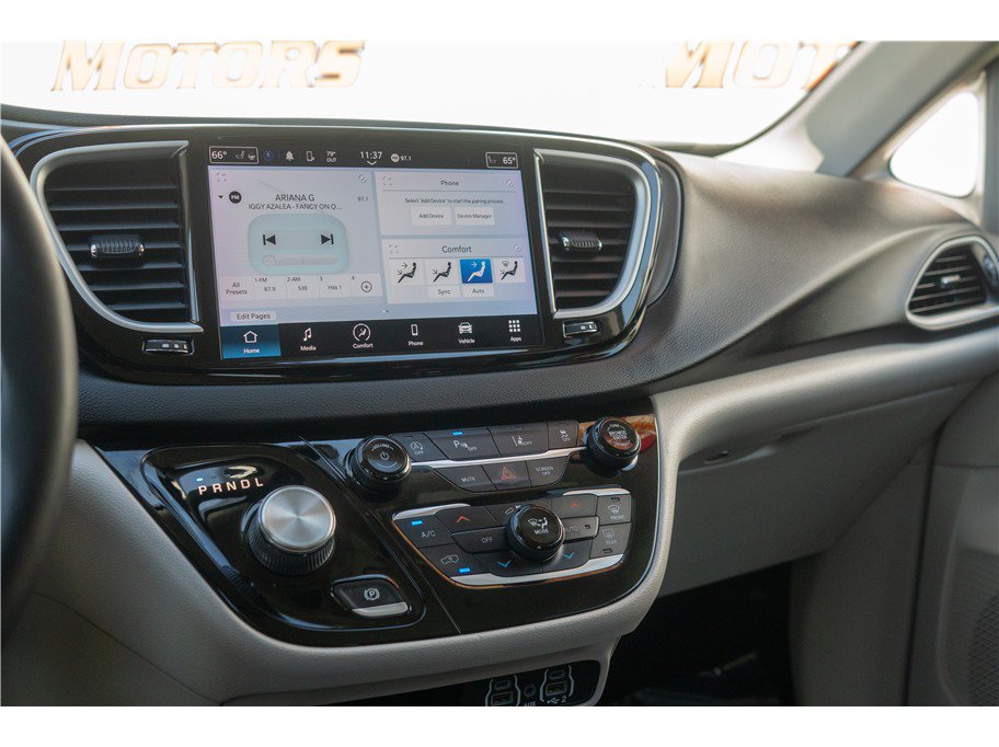Used 2023 Chrysler Pacifica Touring-L FWD image 23