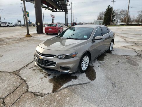 Used 2017 Chevrolet Malibu LT image 7