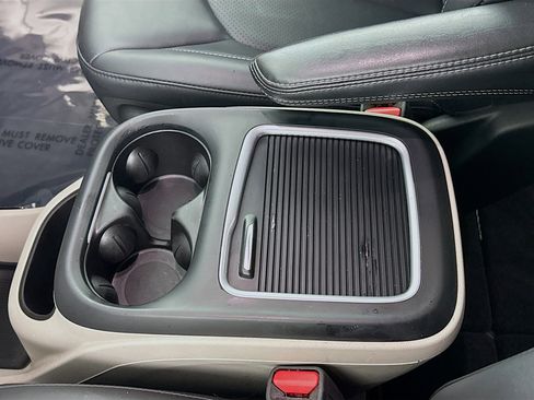 Used 2024 Chrysler Pacifica Touring-L image 18