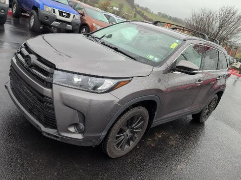 Used 2019 Toyota Highlander SE AWD/4WD image 4