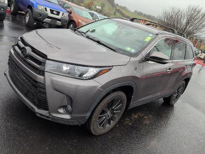 Used 2019 Toyota Highlander SE