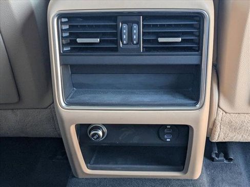 Used 2022 Porsche Cayenne image 17