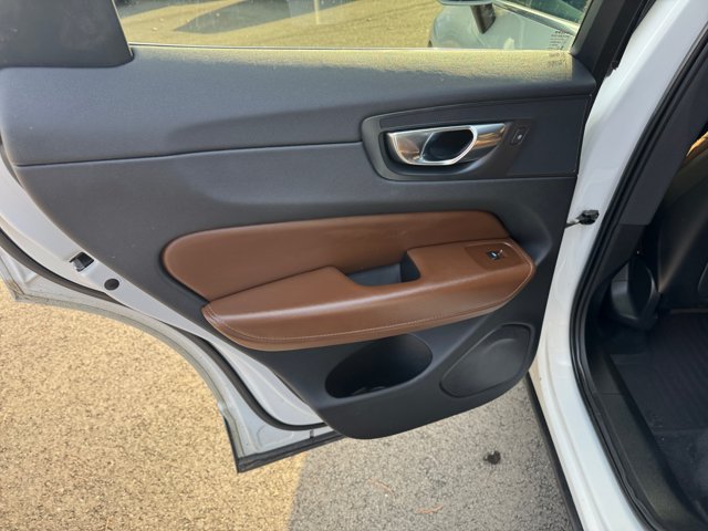 Used 2022 Volvo XC60 B5 Inscription w/ Advanced Package AWD/4WD image 21