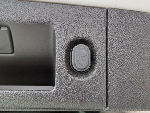 Used 2016 Cadillac Escalade ESV Luxury image 35