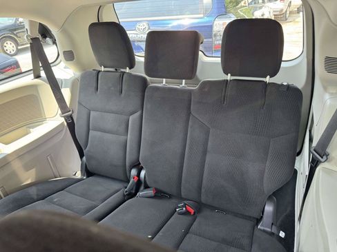 Used 2019 Dodge Grand Caravan SE w/ UConnect Hands-Free Group FWD image 9